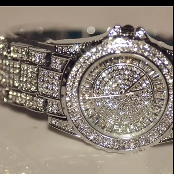 BLING BLING! FOR THE HOLIDAYS - STUNNING WATCH - Picture 1 of 5